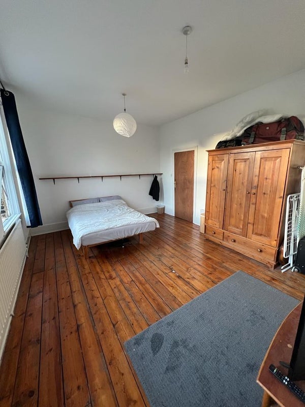 Room Wayland Avenue in Greater London