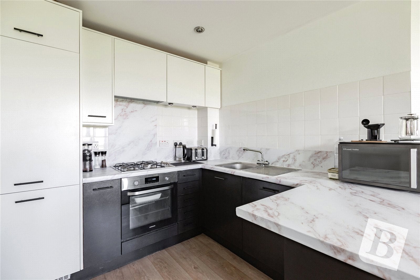 Flat Skylark Avenue in Stone