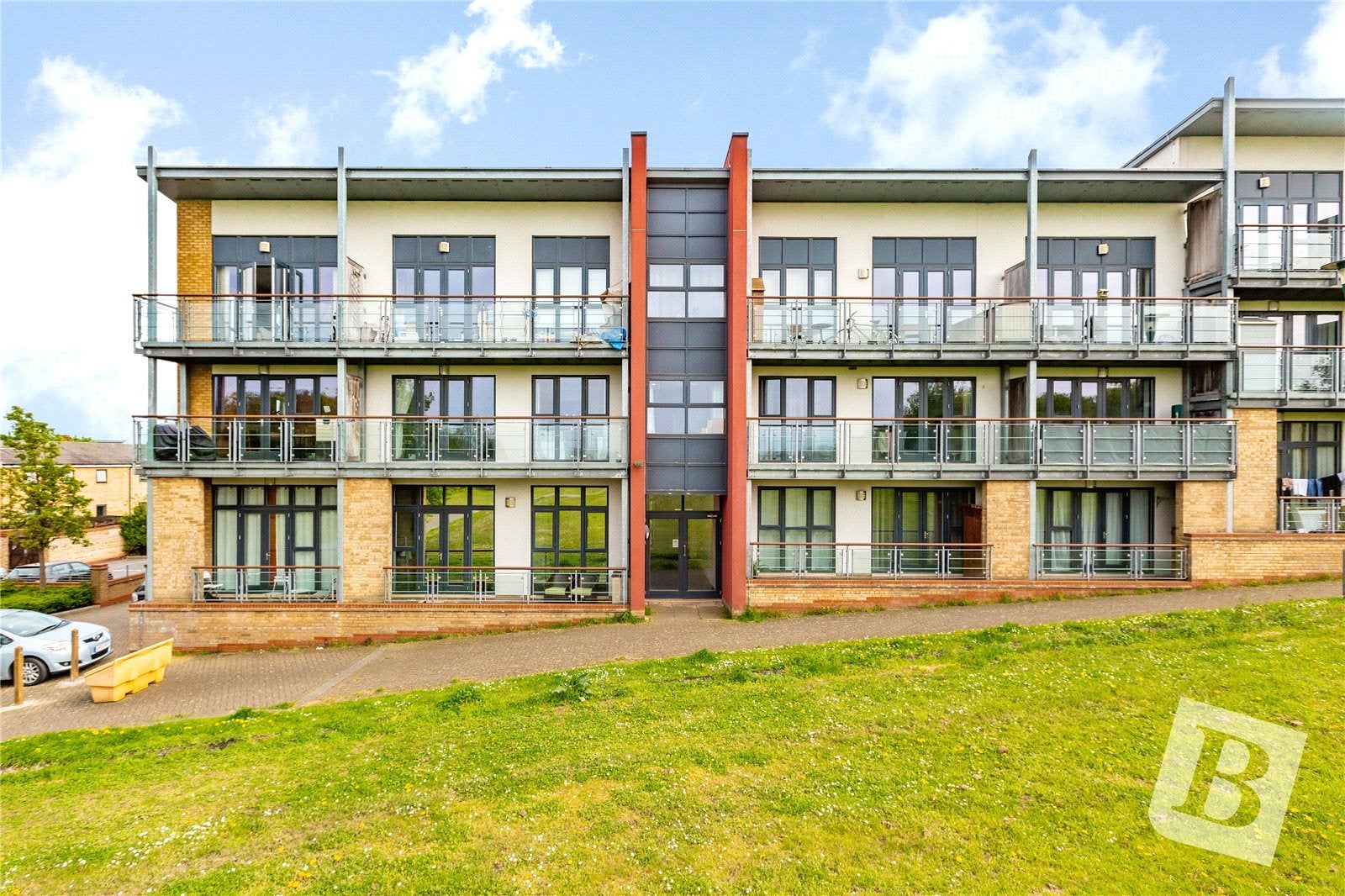 Flat Skylark Avenue in Stone
