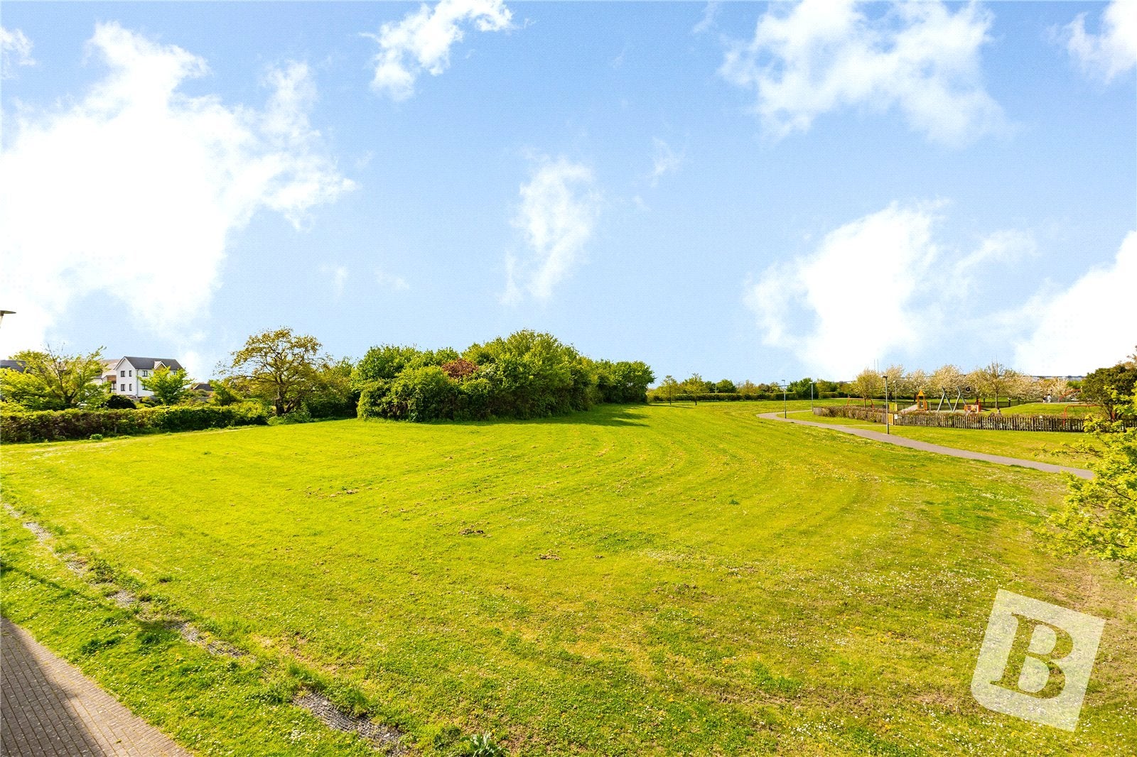 Flat Skylark Avenue in Stone