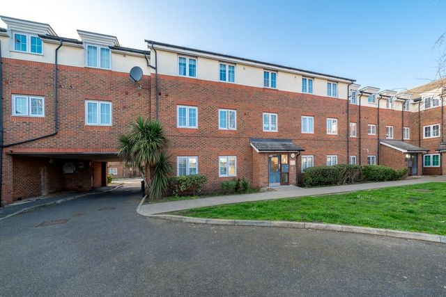 Flat Hemlock Close in London