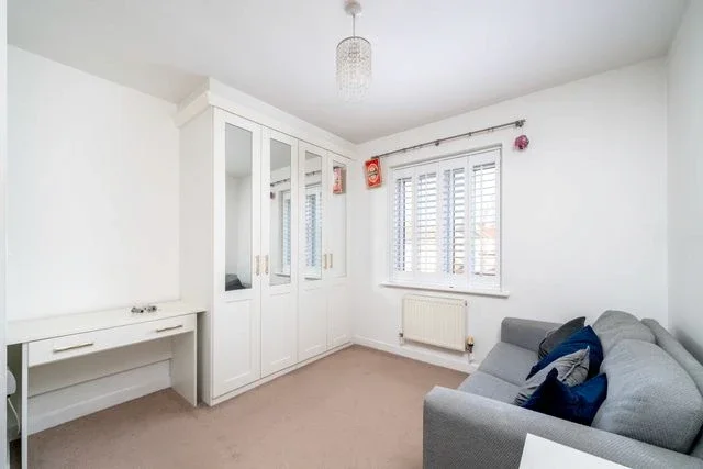 Flat Hemlock Close in London