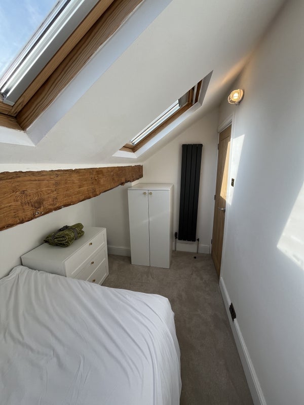 Room Hawksworth Grove in Leeds