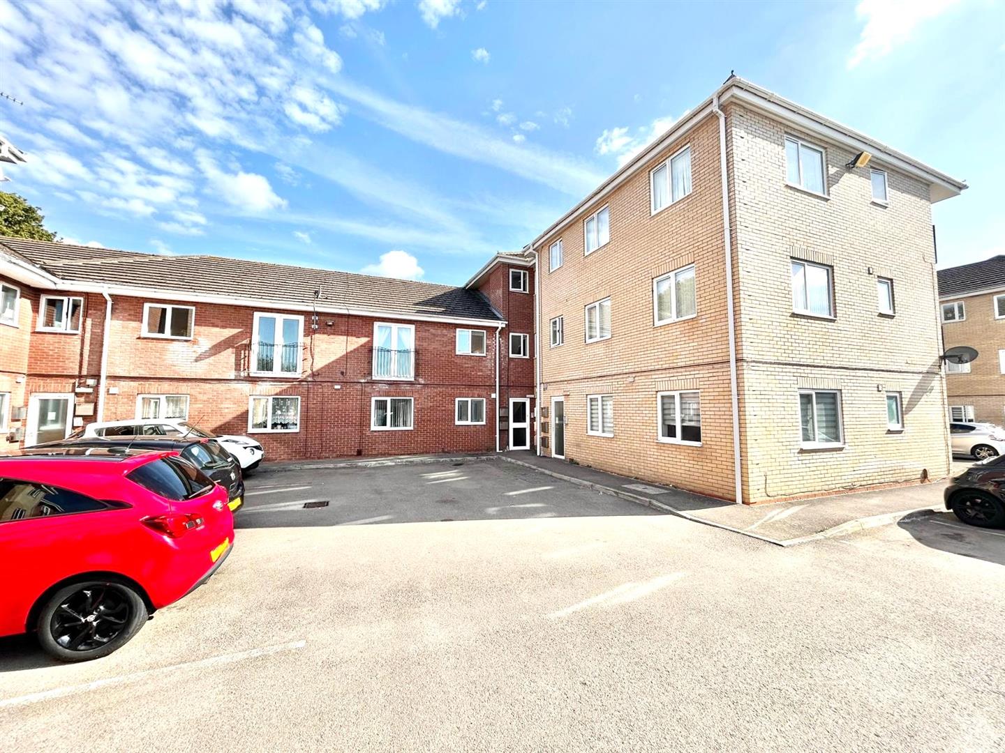 Flat Langdale Grove in Corby