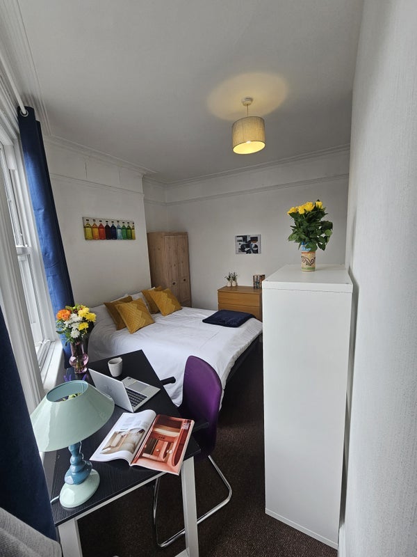 Room Shirley Road in Stoke-on-Trent