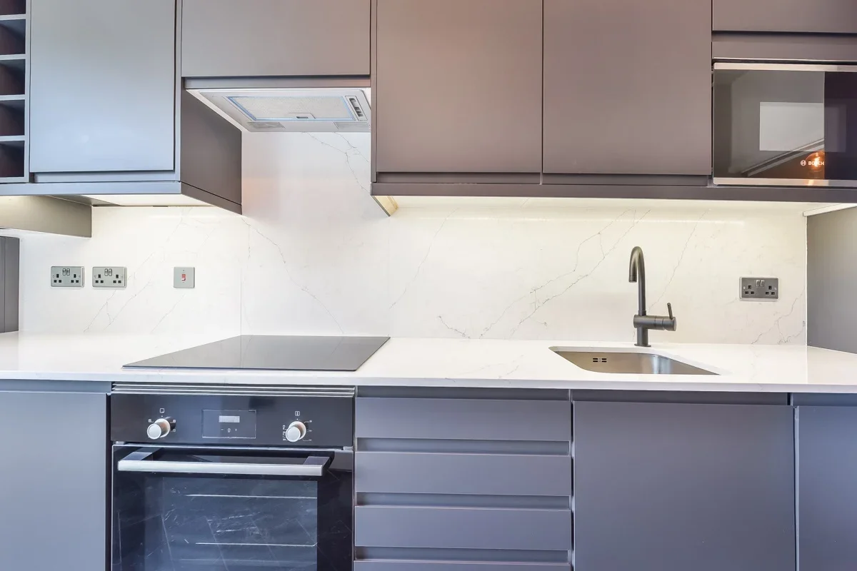 Flat Colvestone Crescent in Greater London