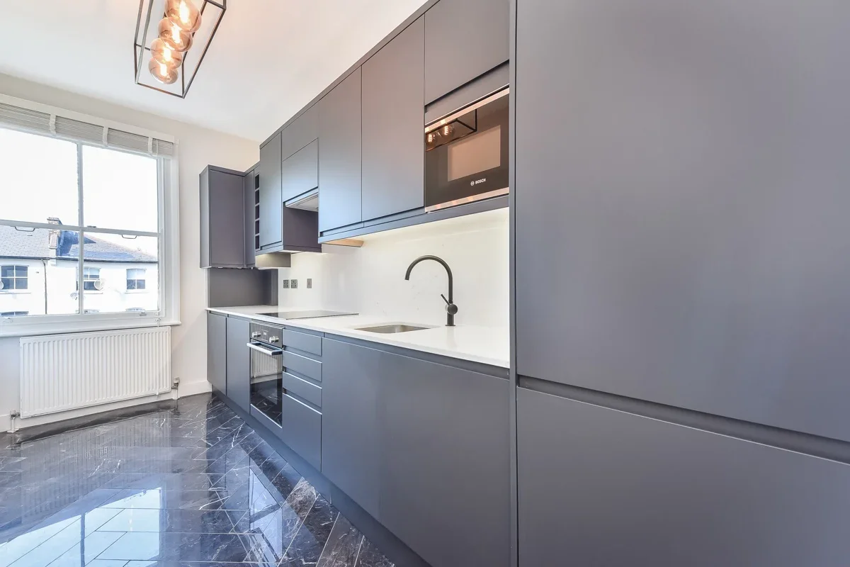 Flat Colvestone Crescent in Greater London