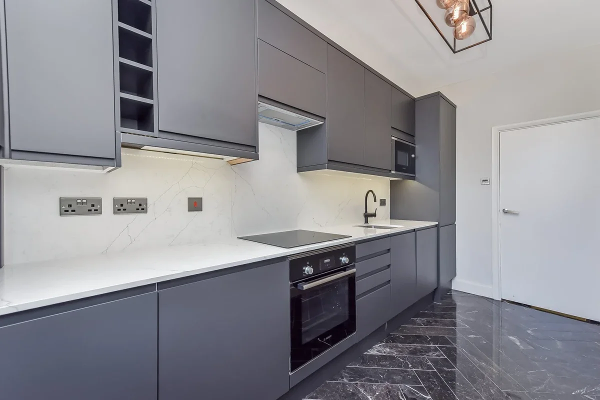Flat Colvestone Crescent in Greater London