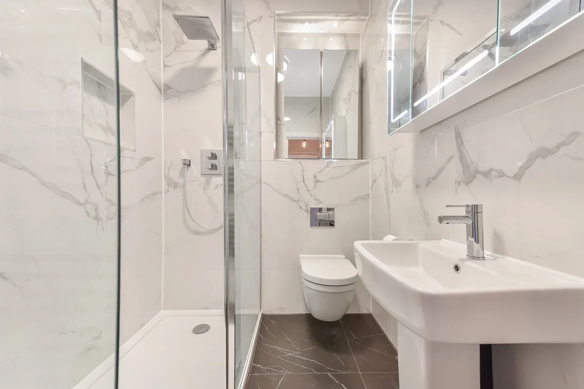 Flat Colvestone Crescent in Greater London