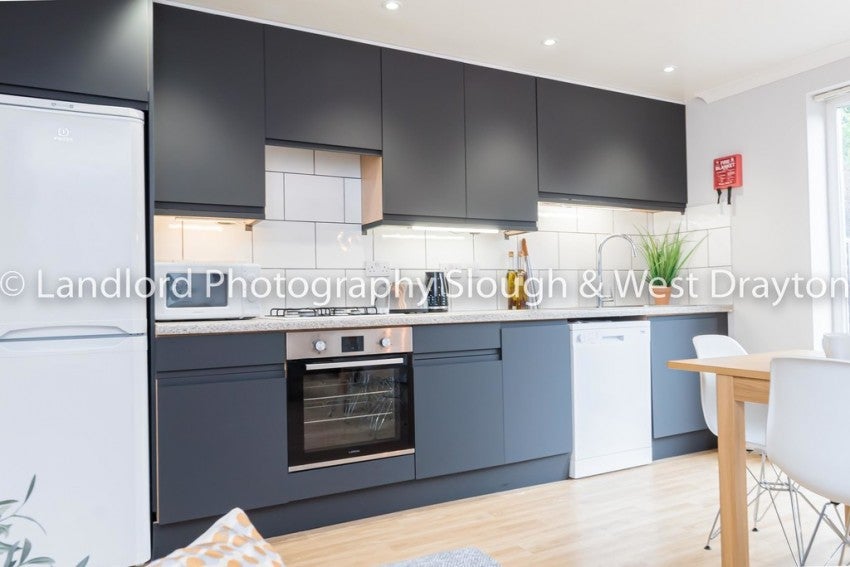 Room Broomfield in Guildford