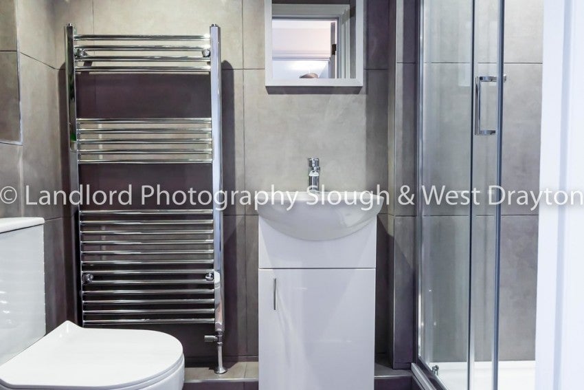 Room Broomfield in Guildford