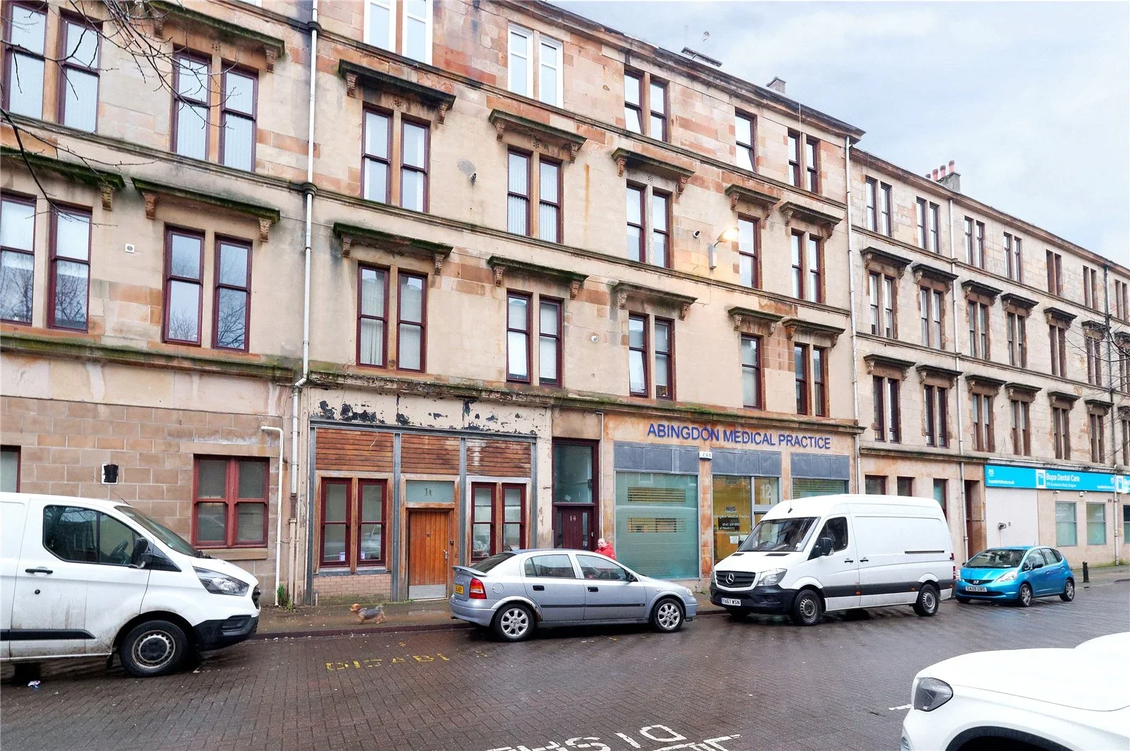 Flat Stewartville Street in Glasgow