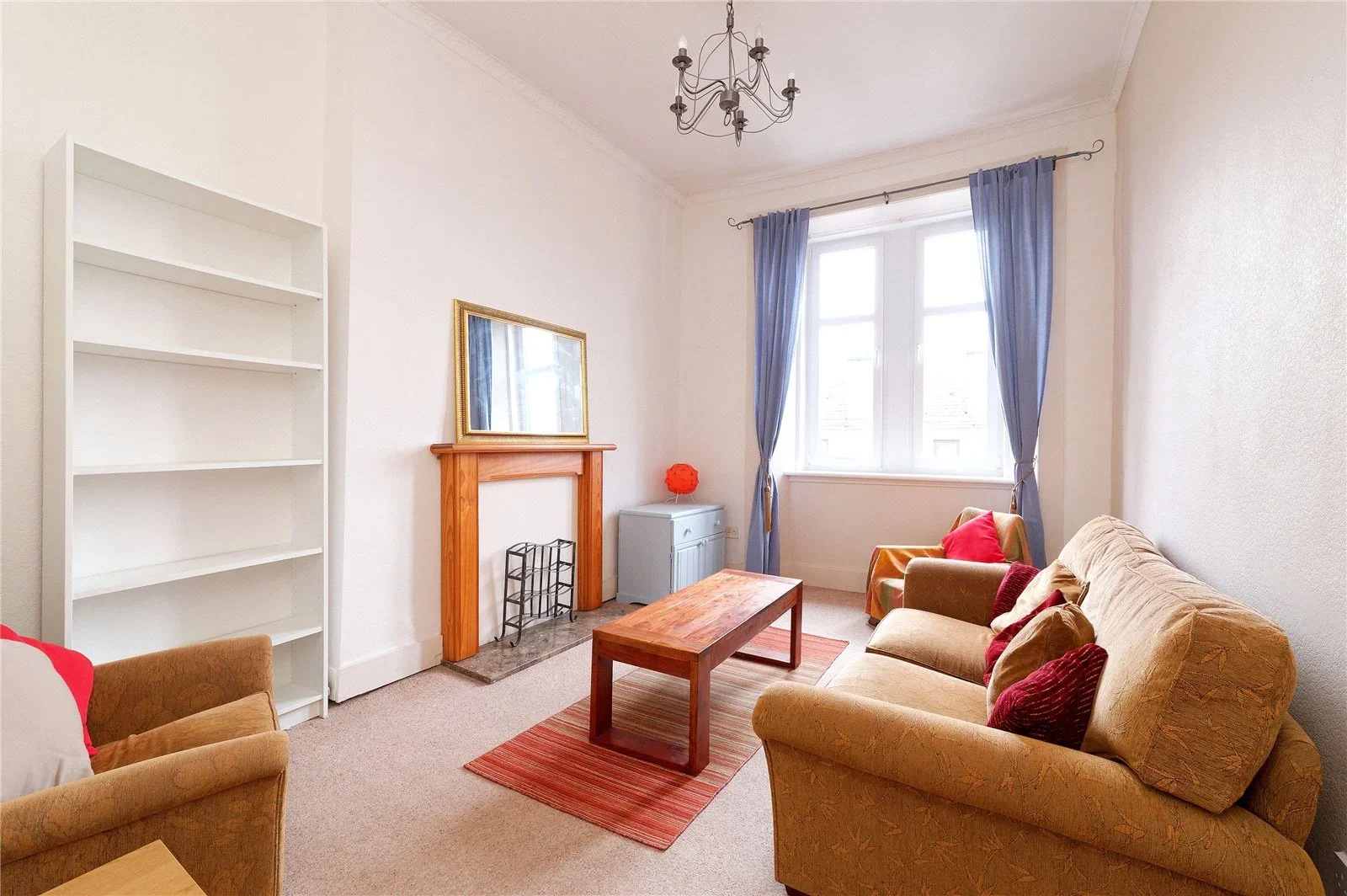 Flat Stewartville Street in Glasgow
