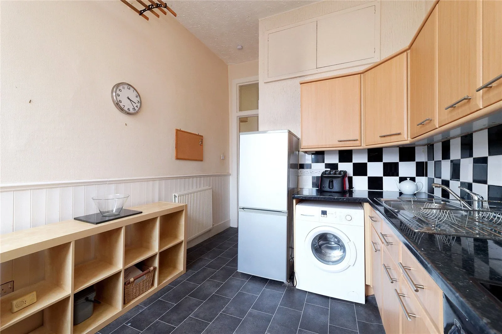 Flat Stewartville Street in Glasgow