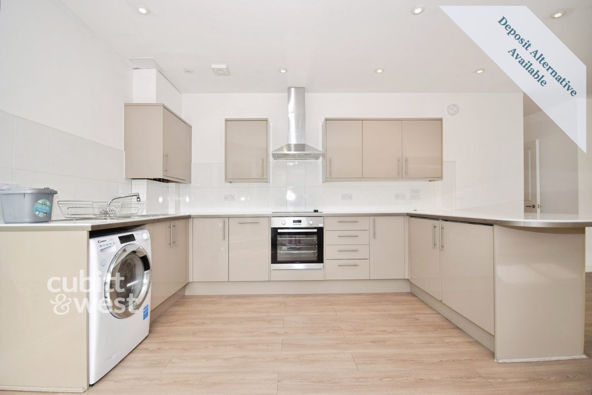Flat Merlin Close in Greater London