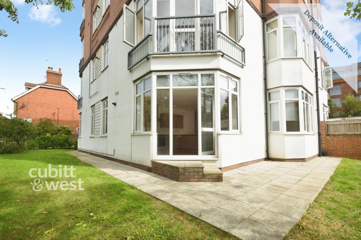 Flat Merlin Close in Greater London