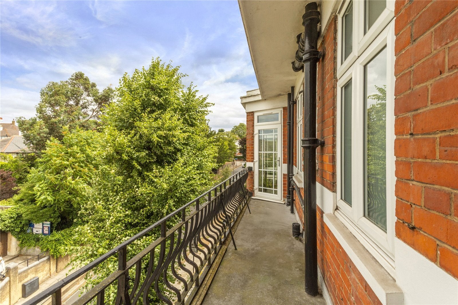Flat Finchley Road in Greater London