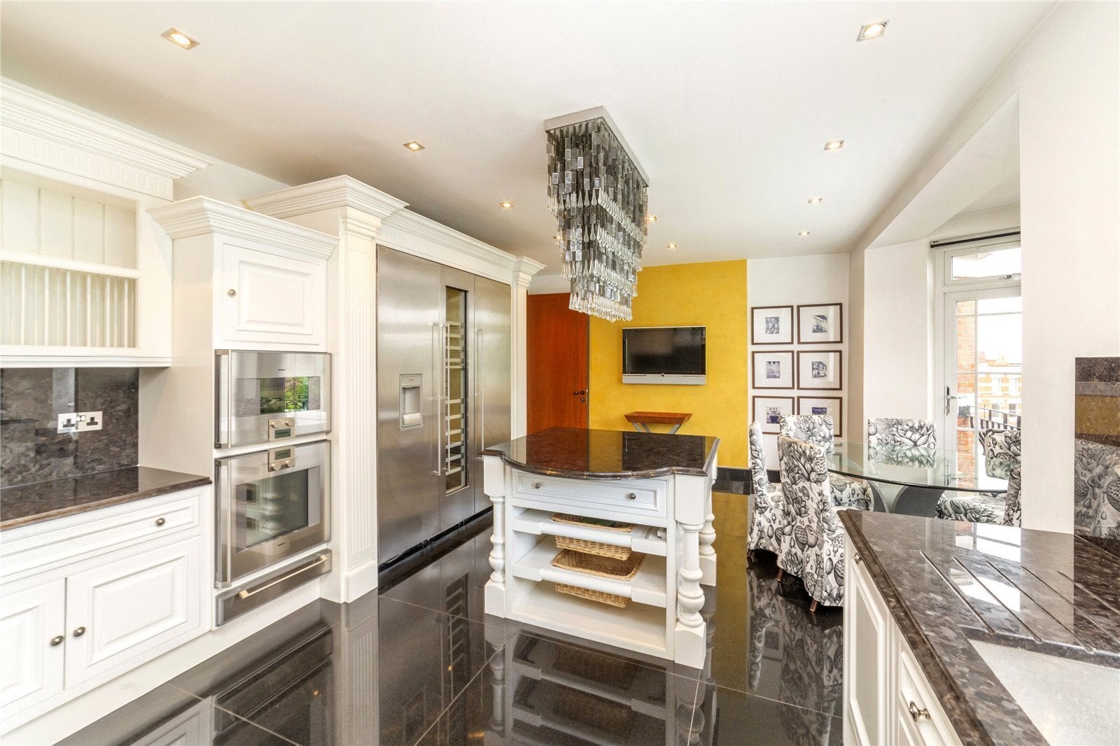 Flat Finchley Road in Greater London