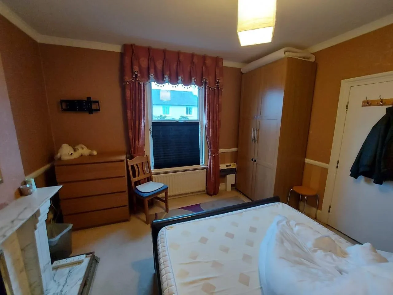 Room Ladbroke Road in Reigate and Banstead
