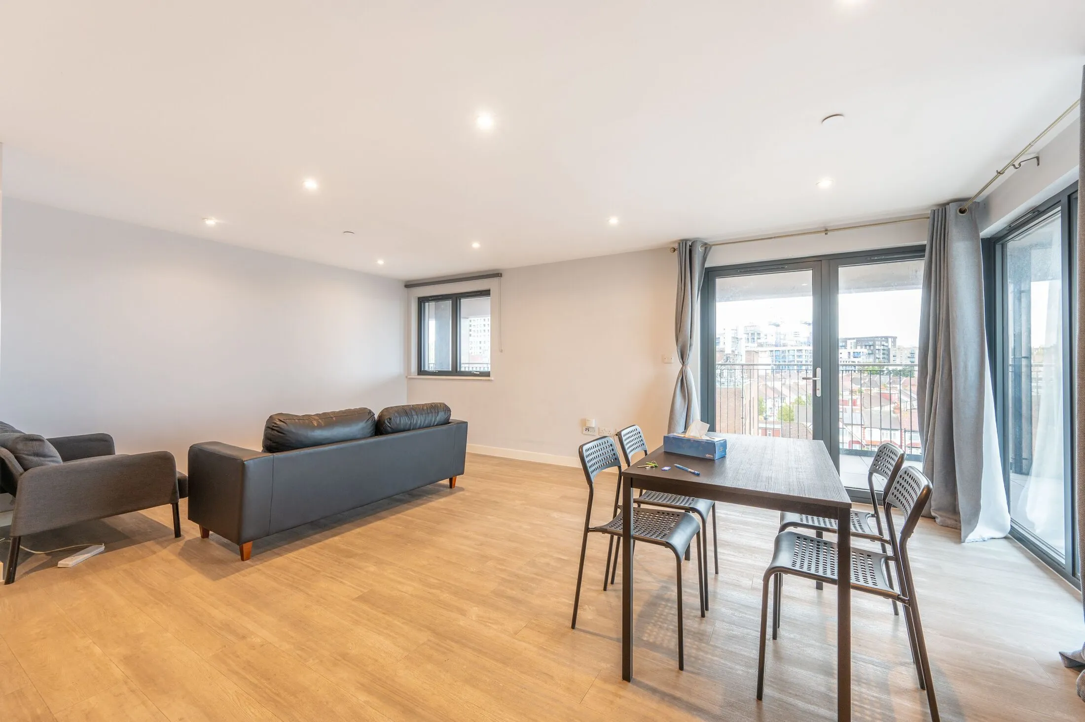 Flat London Road in Greater London