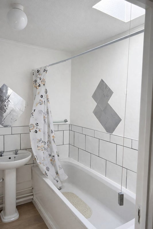 House Byron Close in Greater London