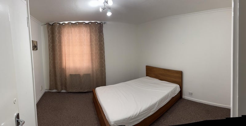 House Byron Close in Greater London