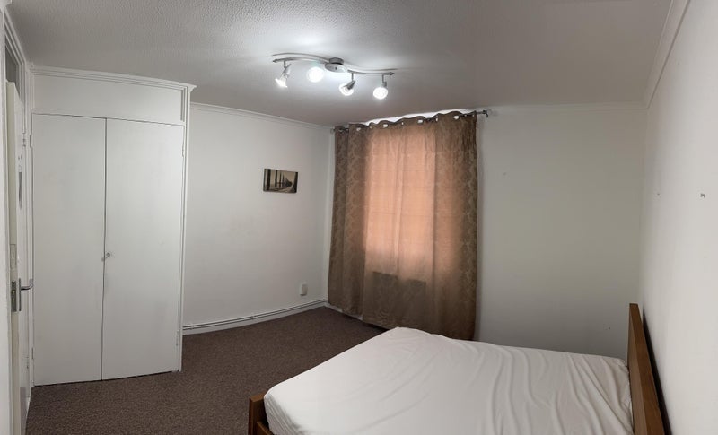 House Byron Close in Greater London