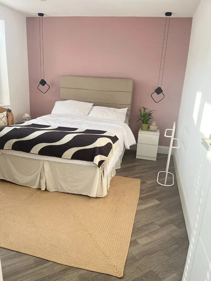 Room Faraday Road in Elmbridge