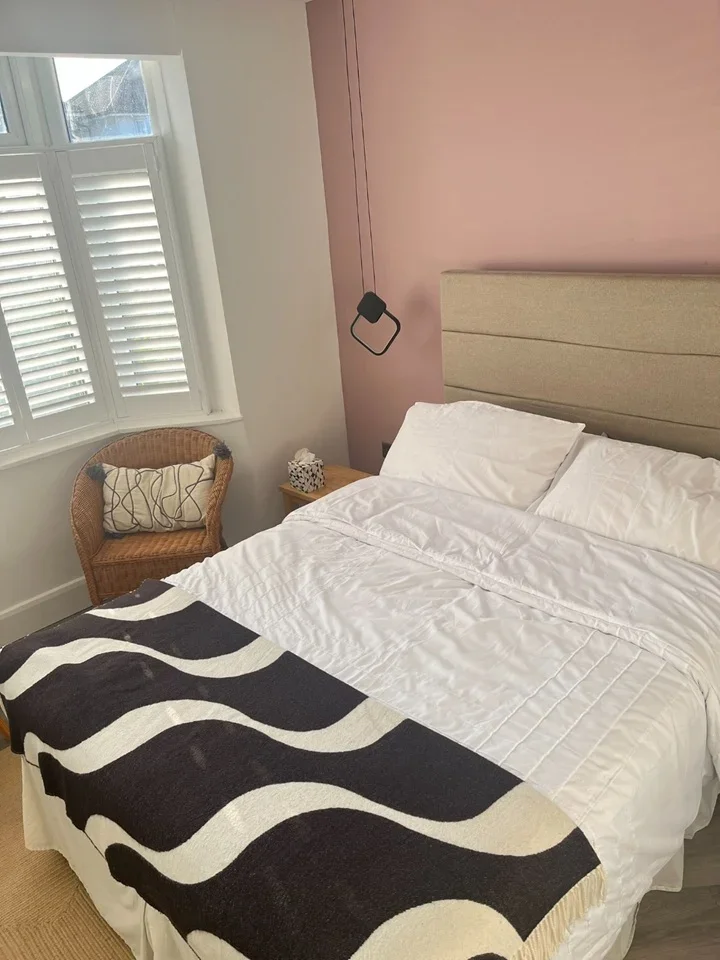 Room Faraday Road in Elmbridge