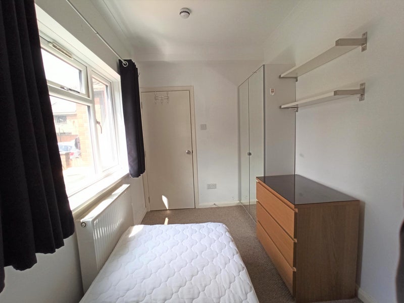 Room Mill Road in Greater London
