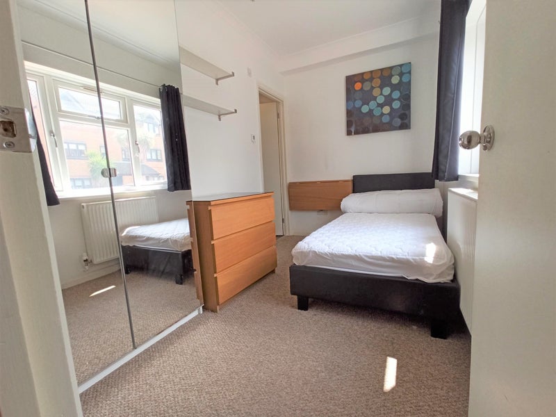 Room Mill Road in Greater London