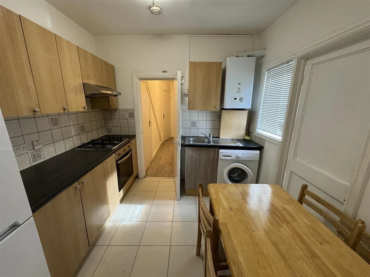 Flat Shelbourne Road in Greater London