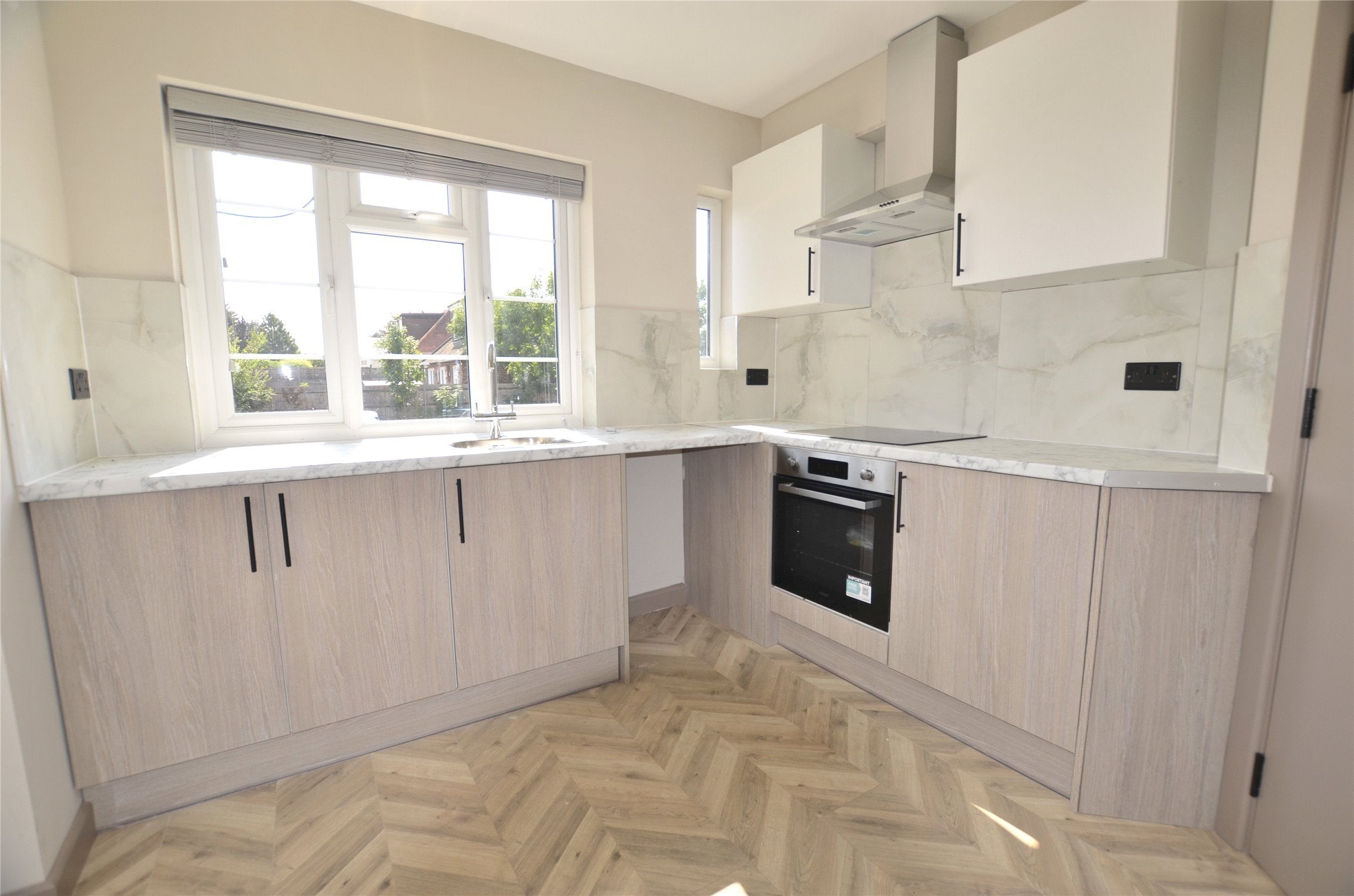 Flat Ace Parade in Greater London