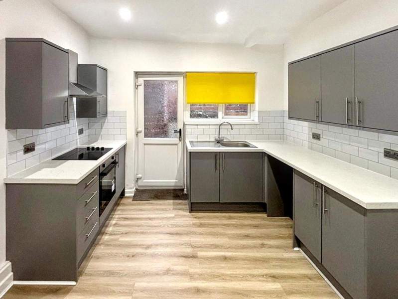 Flat Ystrad Road in Ton Pentre