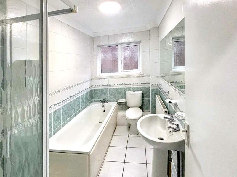 Flat Ystrad Road in Ton Pentre
