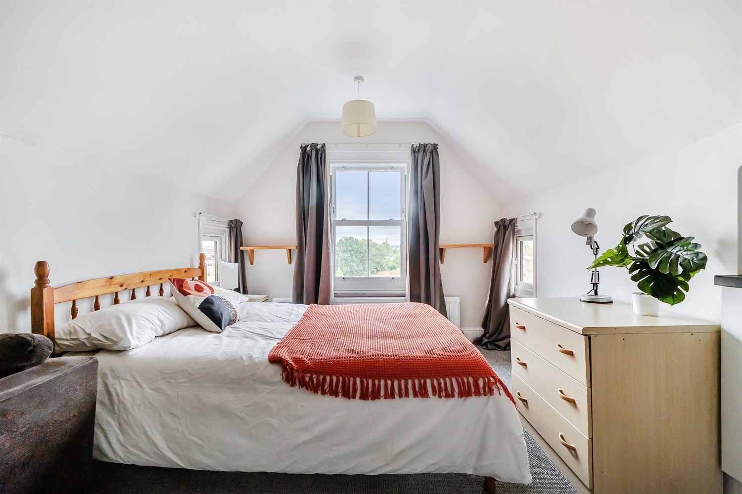 Room Morgan Road in Reading