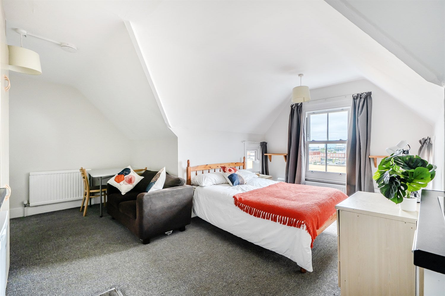 Room Morgan Road in Reading