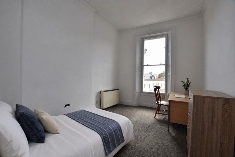 Room Cotham Road in Bristol