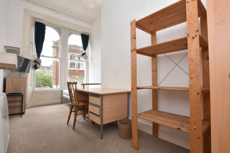 Room Cotham Road in Bristol