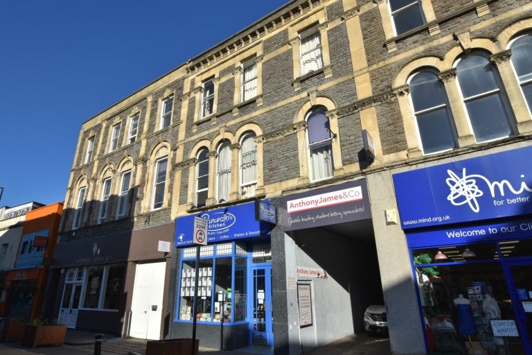 Room Cotham Road in Bristol