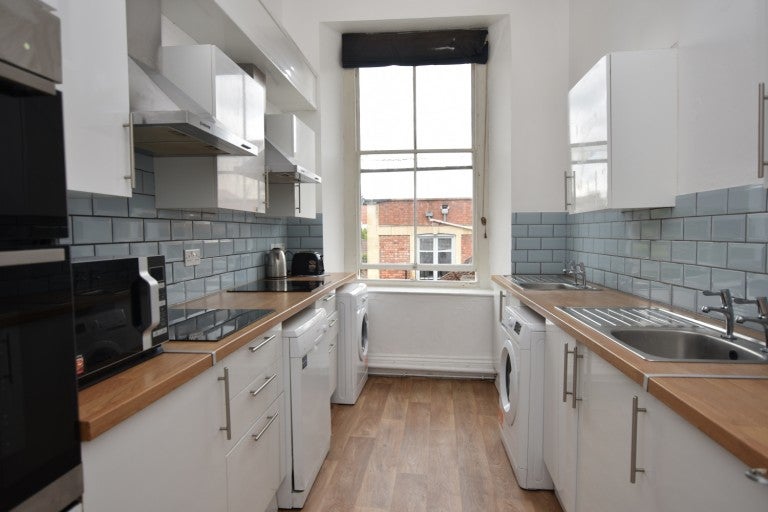 Room Cotham Road in Bristol