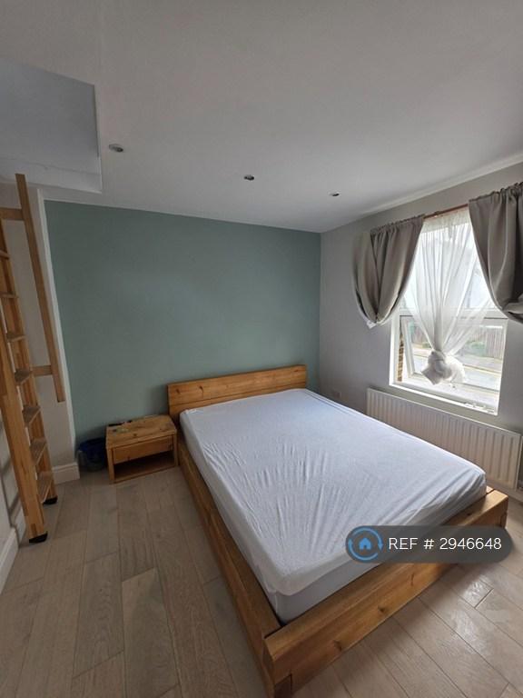 Room New Hythe Lane in Tonbridge and Malling