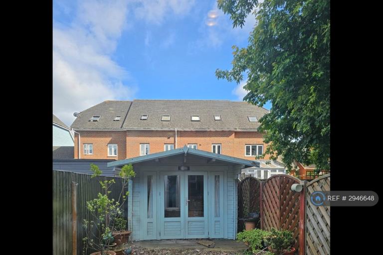Room New Hythe Lane in Tonbridge and Malling