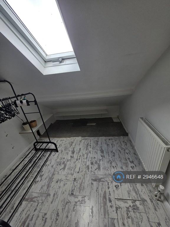 Room New Hythe Lane in Tonbridge and Malling
