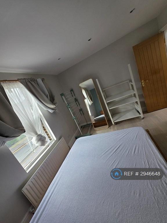Room New Hythe Lane in Tonbridge and Malling