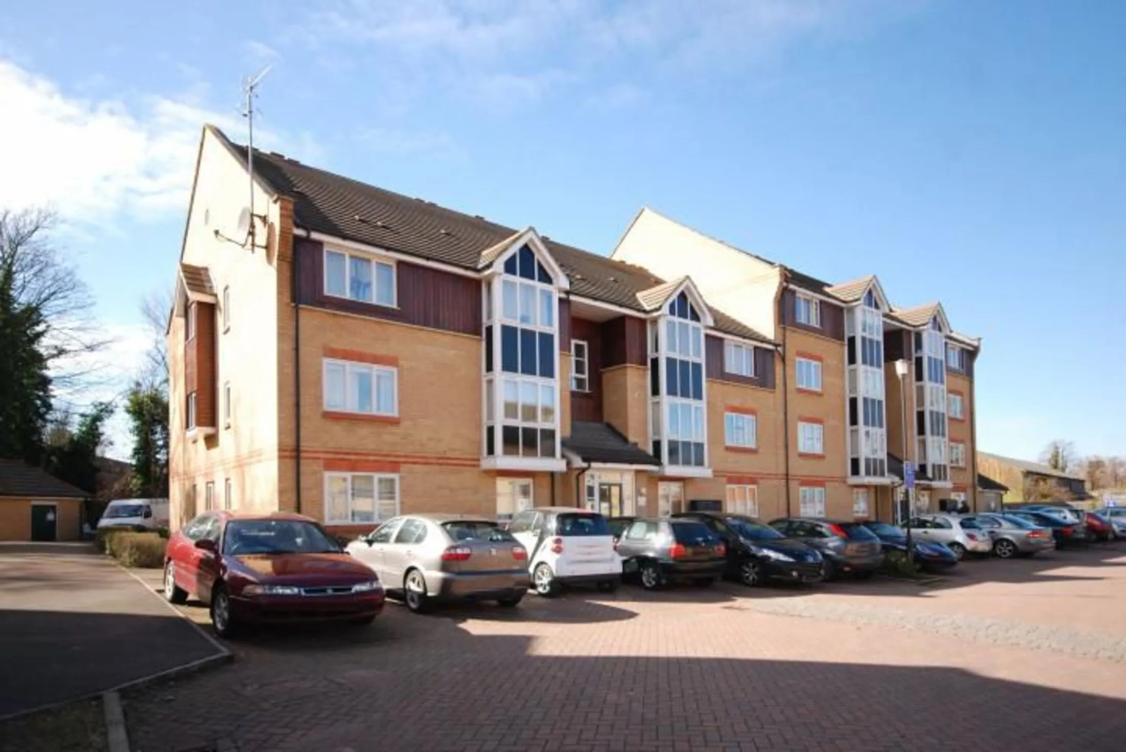 Flat Faraday Road in Guildford