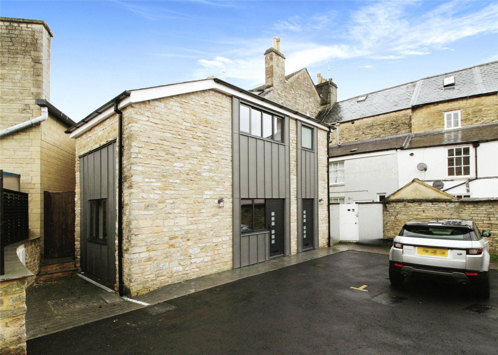 Flat Dyer Street in Cotswold District