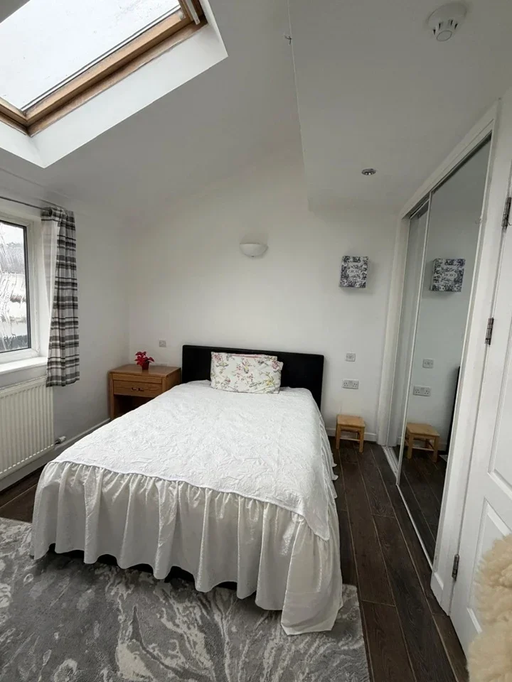 Room Leaf Way in St Albans