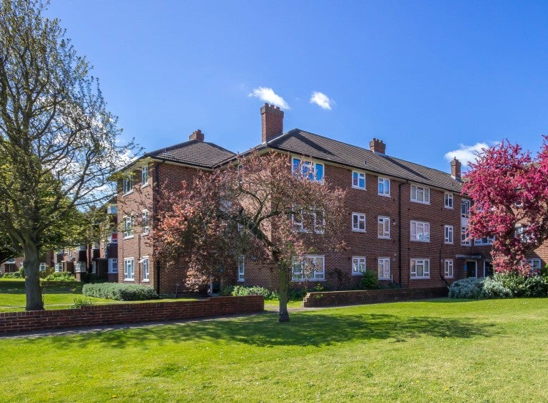 Flat Upper Elmers End Road in London
