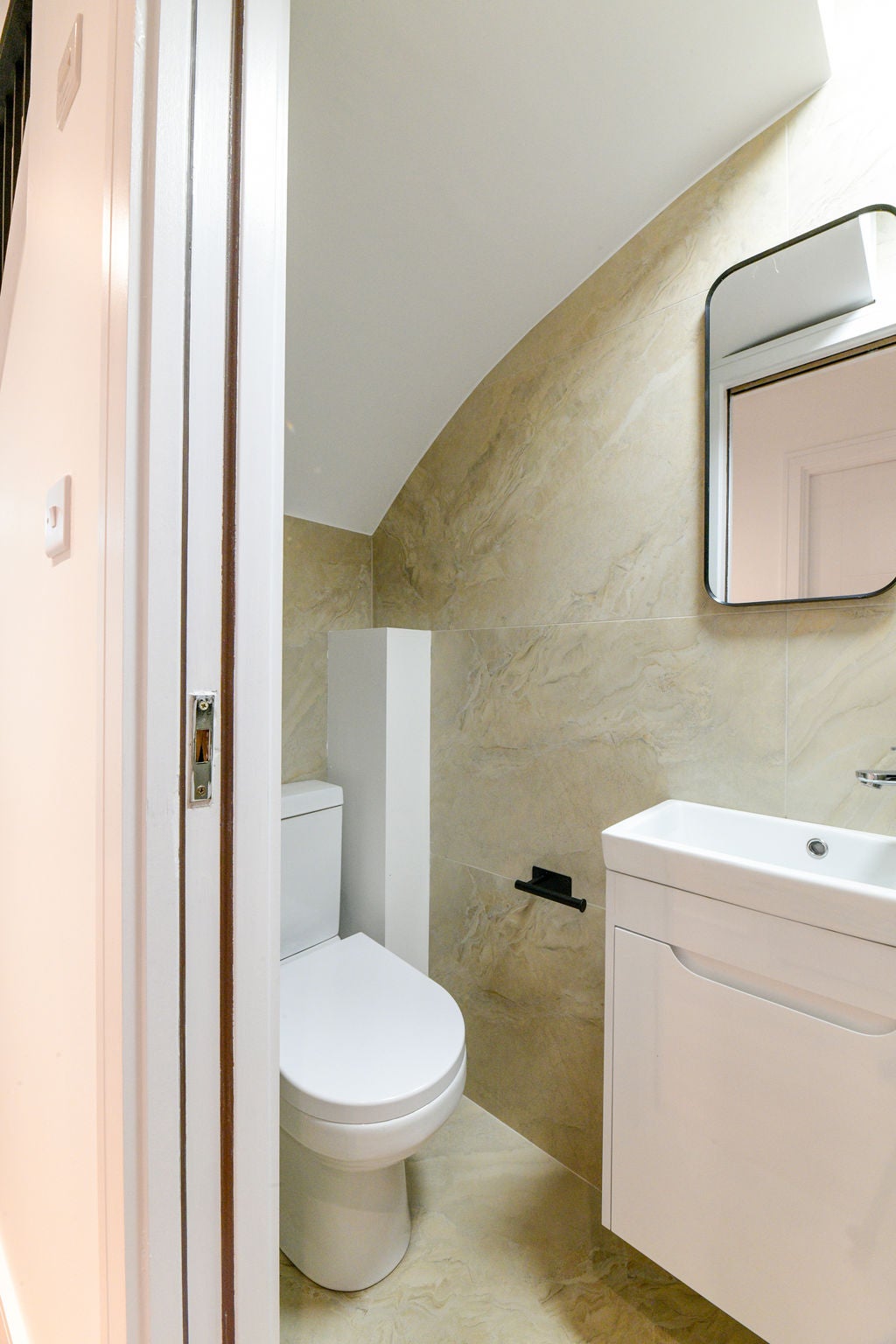 Room Albert Drive in Greater London